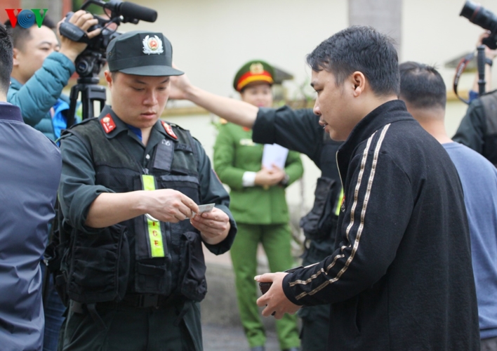 xu phuc tham vu danh bac nghin ty: bi cao phan sao nam xin vang mat hinh 2