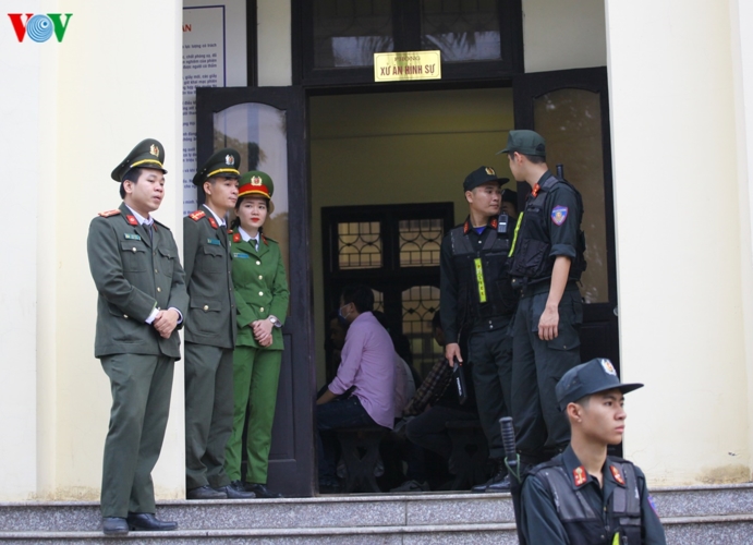 xu phuc tham vu danh bac nghin ty: bi cao phan sao nam xin vang mat hinh 6