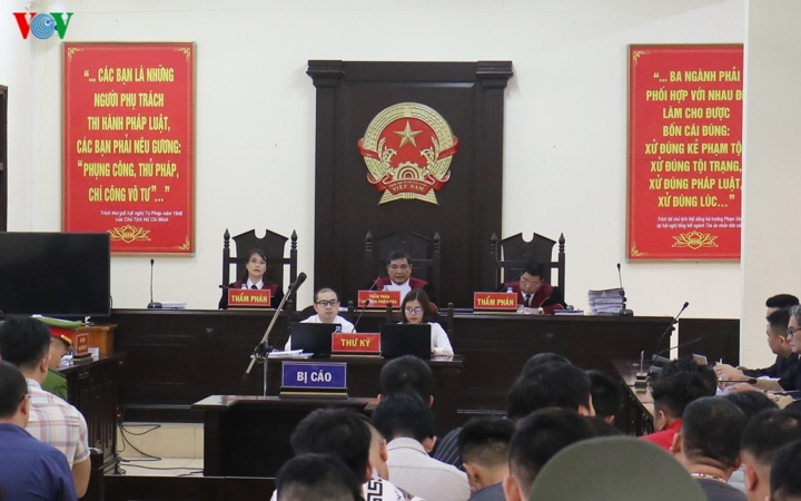 xu phuc tham vu danh bac nghin ty: bi cao phan sao nam xin vang mat hinh 7