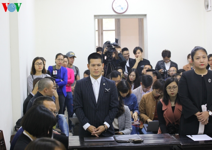 dao dien viet tu vui mung khi toa phan quyet la tac gia vo "ngay xua" hinh 1