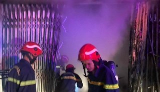 Hiện trường vụ hoả hoạn phòng trọ, khiến 3 người tử vong. (ảnh: Hoàng Thanh)