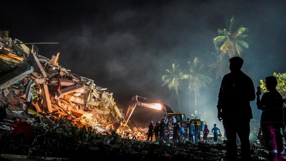 2025-03-31T005247Z_1518456687_RC24NDAQB8II_RTRMADP_3_MYANMAR-QUAKE.JPG