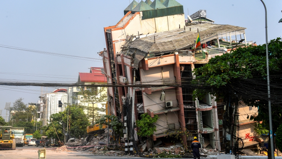 2025-04-03T144807Z_404635146_RC2EQDAXX8L1_RTRMADP_3_MYANMAR-QUAKE.JPG