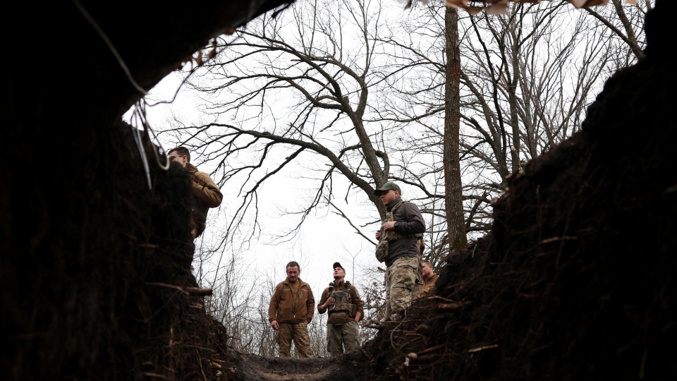 2025-04-06T195026Z_838241153_RC2ASDAV32O3_RTRMADP_3_UKRAINE-CRISIS-EAST-ARTILLERY.JPG