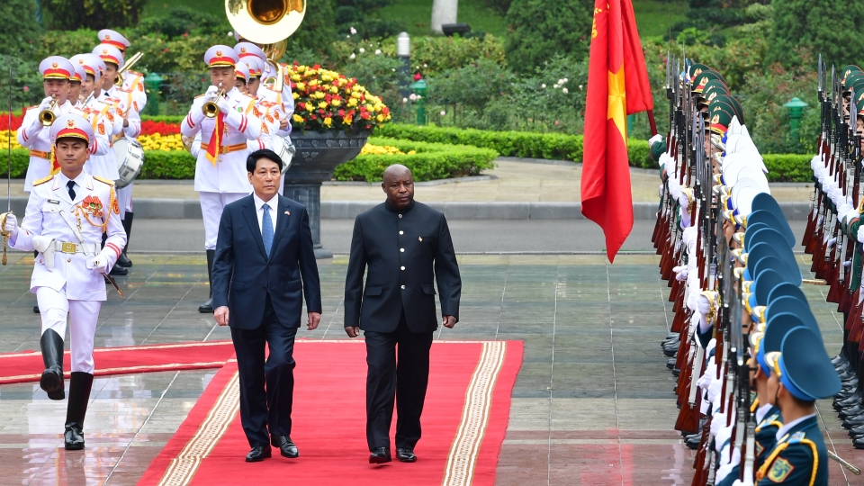 le don tong thong burundi va phu nhan tham viet nam (6).JPG