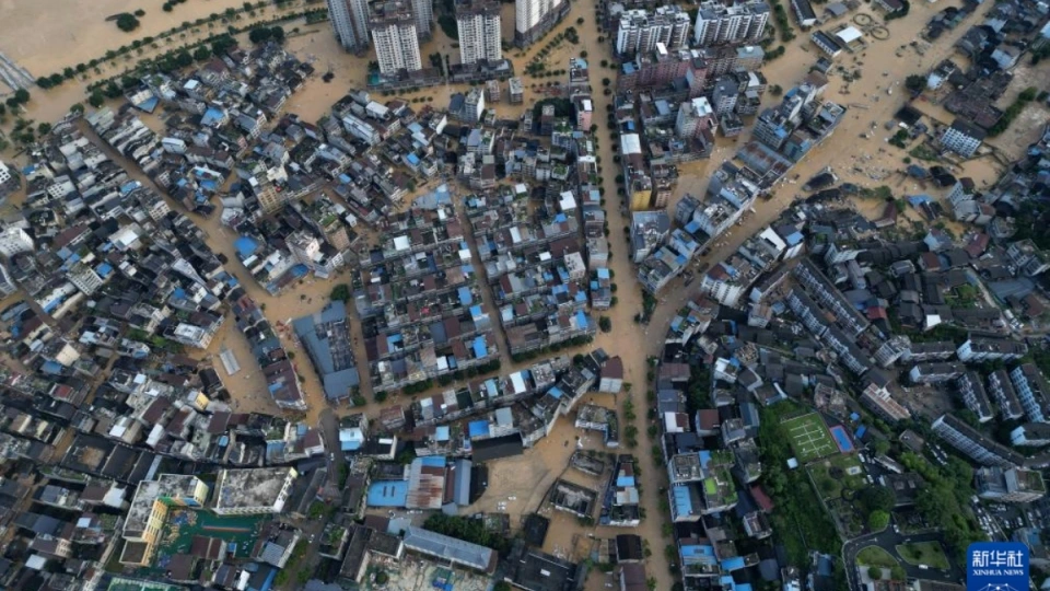 mua lu Trung Quoc lu lut Trung Quoc ngap lut, tinh Quy Chau, do thi ngap lut -tan hoa xa.jpeg