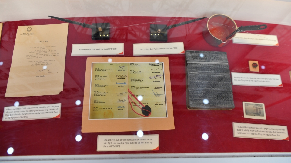 ngoai giao trien lam 80 nam.JPG