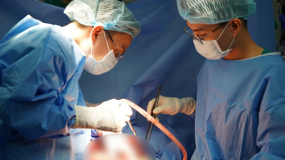 21. Trong quá trình ghép.JPG