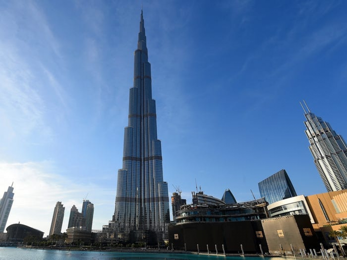 Tháp Burj Khalifa ở Dubai là toà tháp cao nhất thế giới được xây dựng từ năm 2010, với chiều cao hơn 830m.