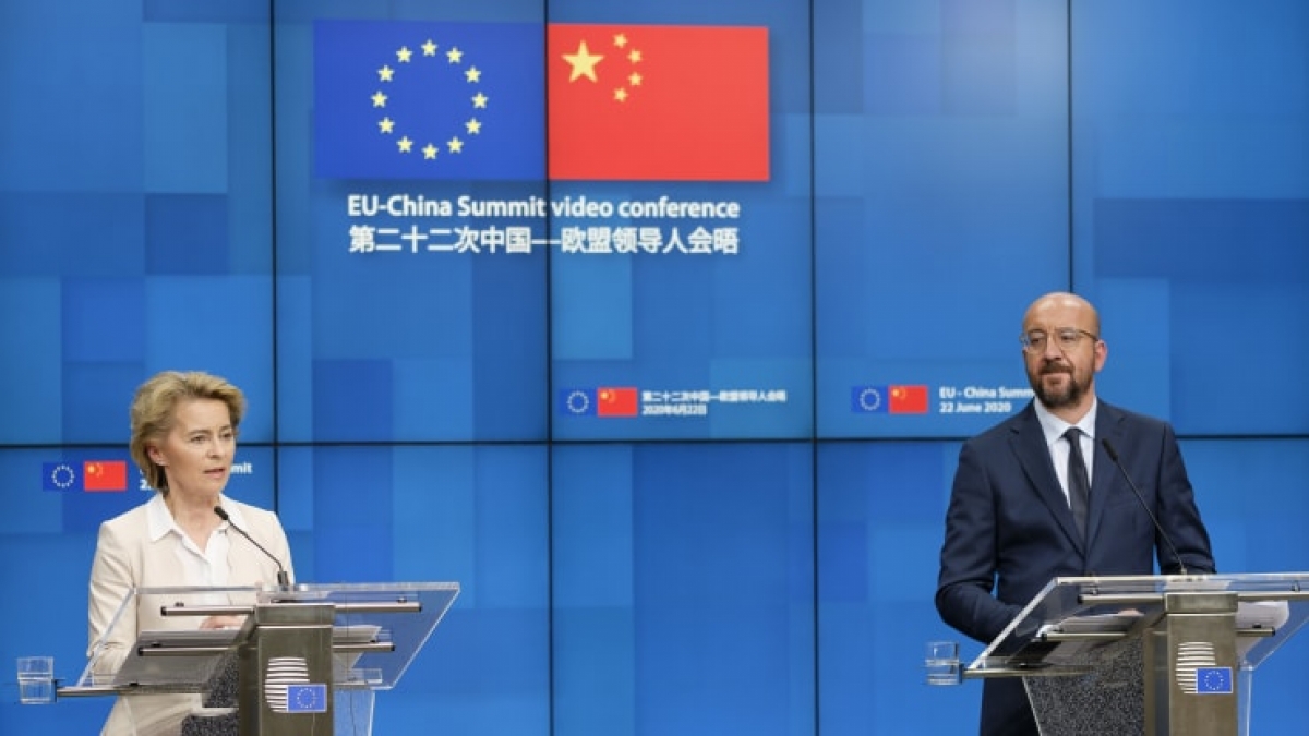 Chủ tịch Ủy ban châu Âu Ursula von der Leyen (trái) và Chủ tịch Hội đồng châu Âu Charles Michel (phải). Ảnh: Getty