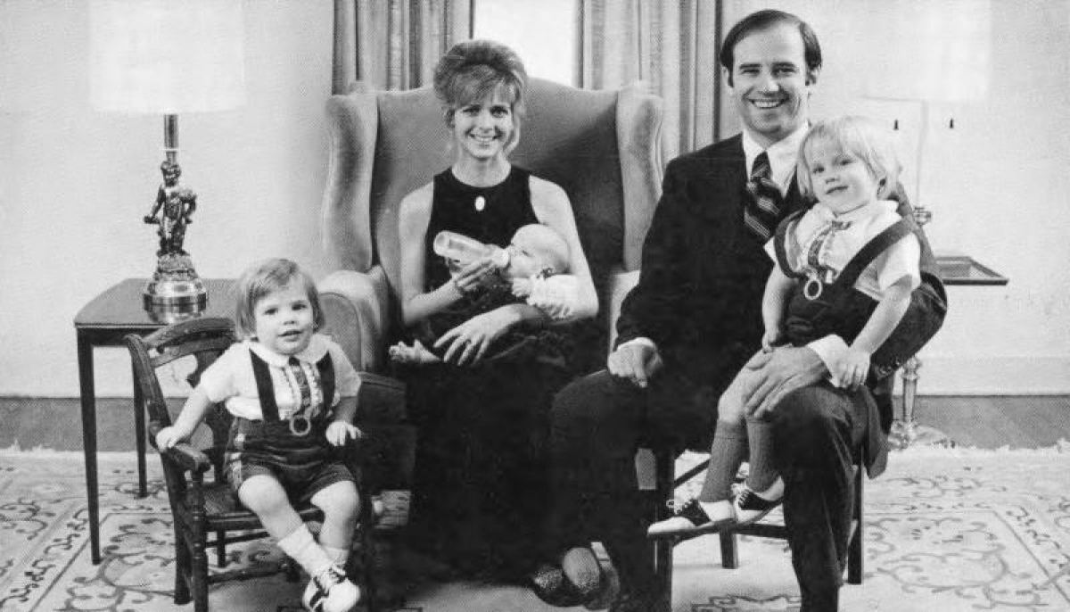Ông Biden cùng người vợ đầu tiên Neilia và 3 con nhỏ. Ảnh: Capegazette.com