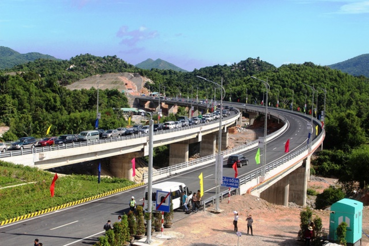 Hầm đèo Cả thông xe tạo điều kiện cho vùng Nam Phú Yên phát triển.