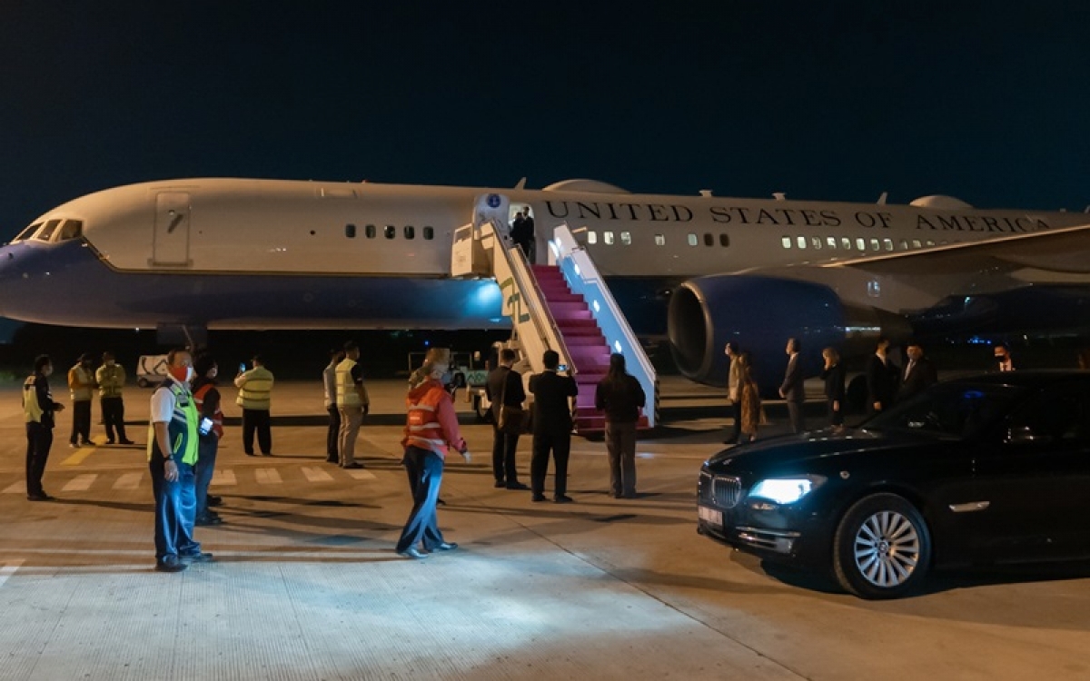 Ngoại trưởng Mỹ, Mike Pompeo đến thủ đô Jakarta sáng sớm nay. Ảnh: Twitter.
