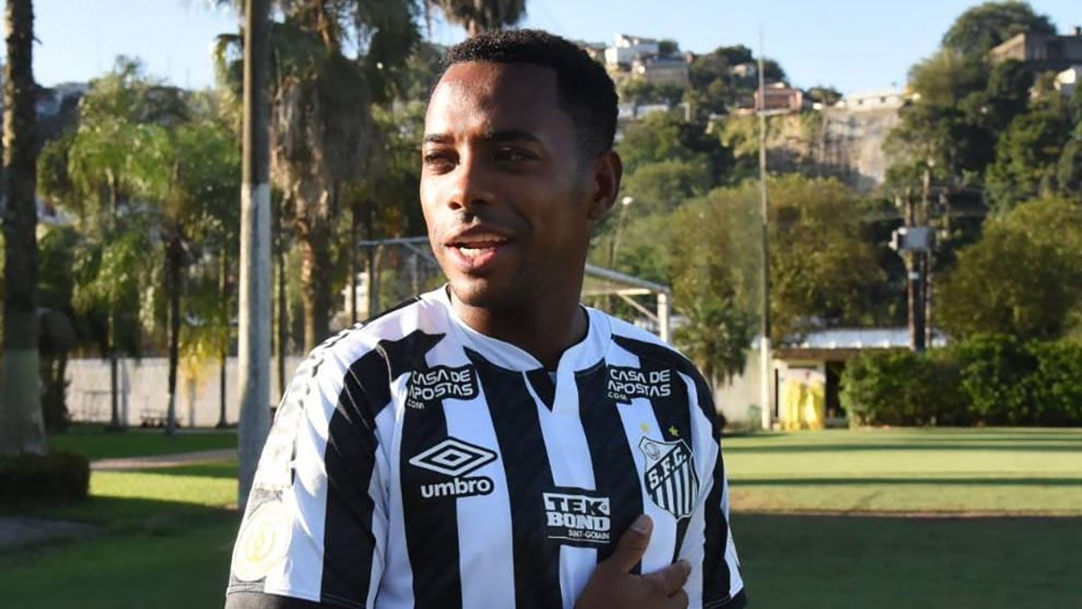 Robinho muốn giúp đỡ Santos trong giai đoạn khó khăn. (Ảnh: The Sun)