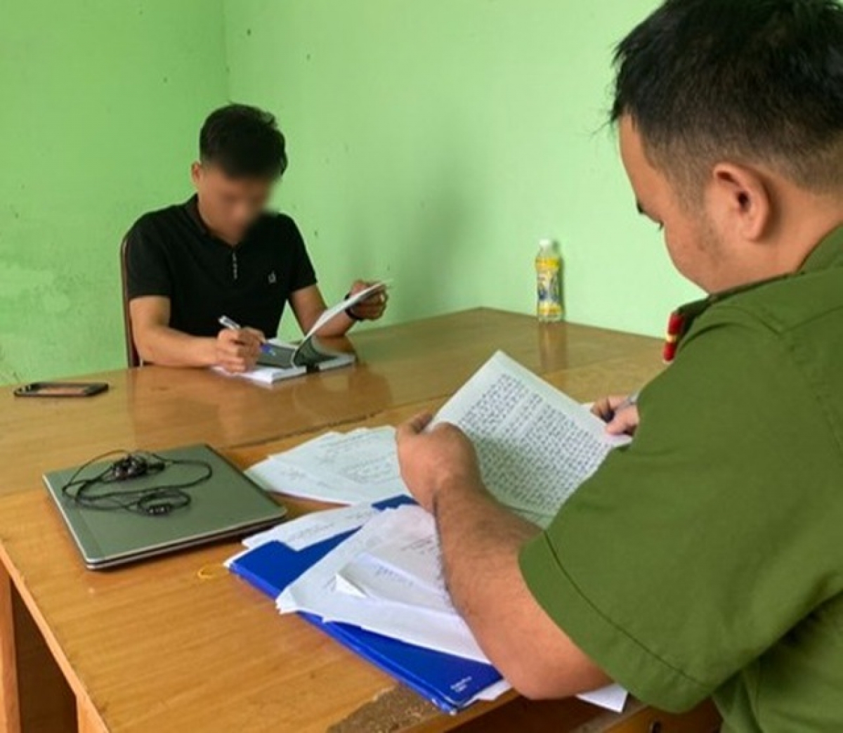 Đối tượng Trần Bá N. tại cơ quan công an