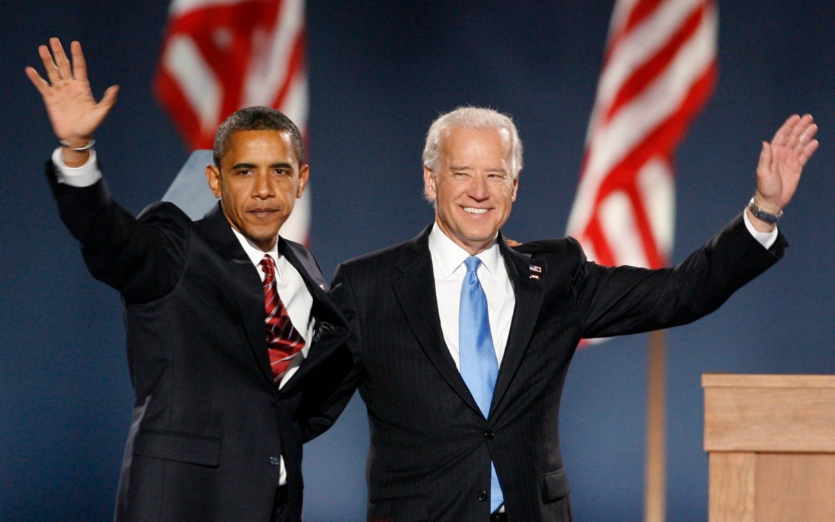 Cựu Tổng thống Obama và ông Joe Biden. Ảnh: Reuters. 