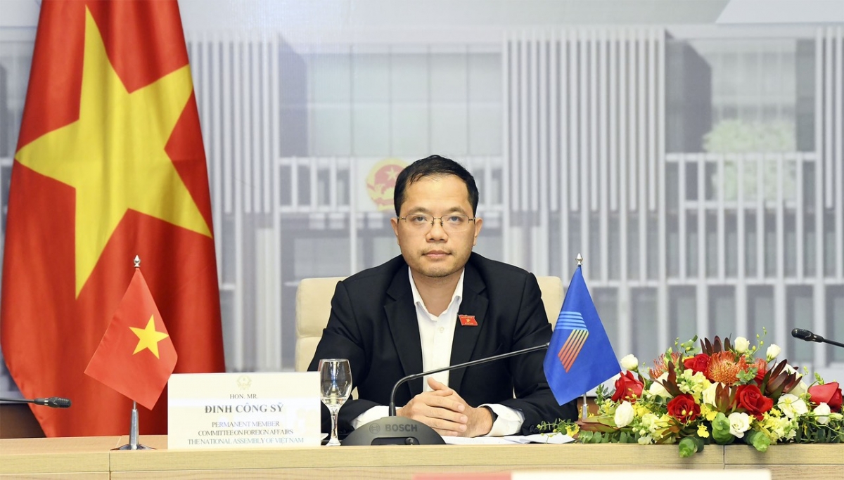 Phó Chủ nhiệm Uỷ ban Đối ngoại của Quốc hội Đinh Công Sỹ.