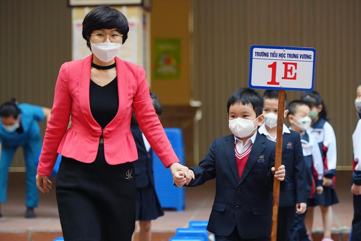 Học sinh tiểu học ở Hà Nội đi học trở lại sau gần 1 năm nghỉ học. (Ảnh minh họa: N.D)