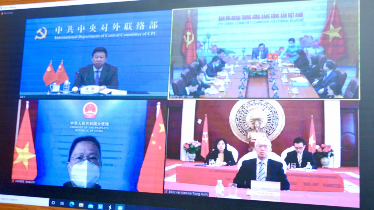 Trưởng Ban Đối ngoại Trung ương Lê Hoài Trung hội đàm trực tuyến với Trưởng Ban Liên lạc Đối ngoại Trung ương Đảng Cộng sản Trung Quốc.