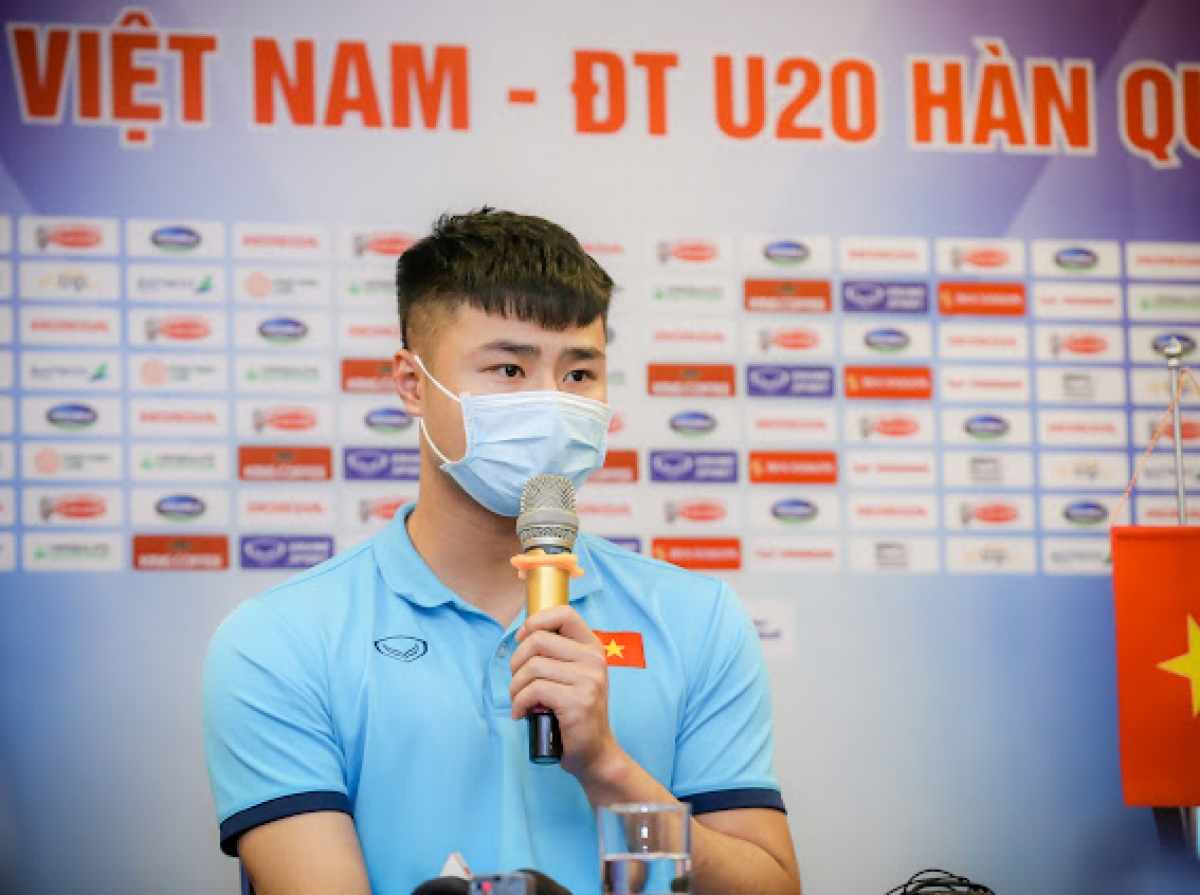 Thủ môn Nguyễn Văn Toàn vừa trở lại sau chấn thương vai. (Ảnh: VFF)