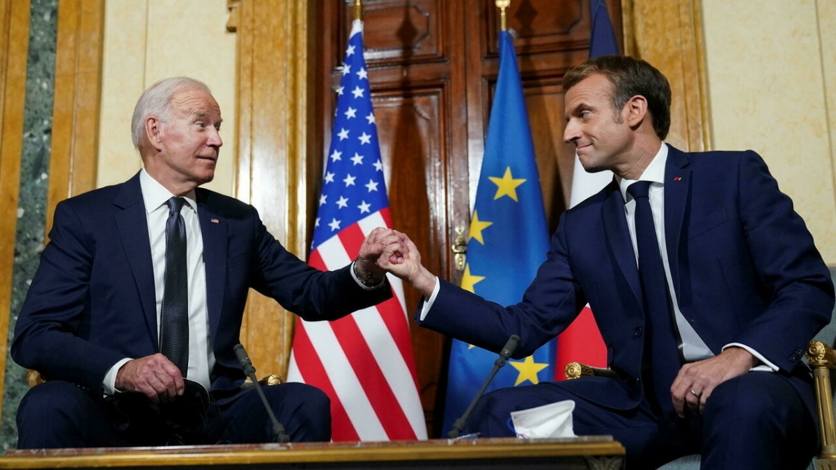 Tổng thống Mỹ Joe Biden (trái) và Tổng thống Pháp Emmanuel Macron. Ảnh: Getty Images