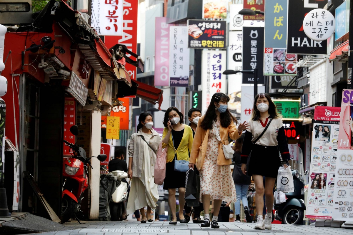 Hàn Quốc chuẩn bị dỡ bỏ hầu hết các hạn chế phòng dịch Covid-19. Ảnh: Japantimes