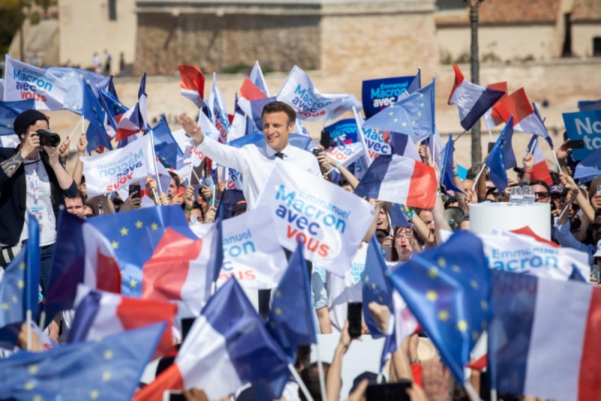 Ông Macron tranh cử tại Marseille chiều 16/4. Ảnh: Le Monde