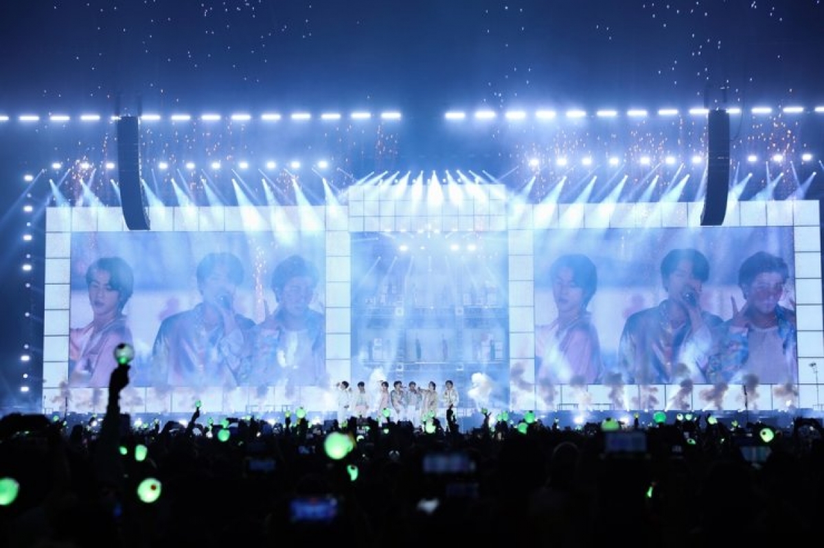 Nhóm nhạc BTS biểu diễn tại sân vận động Allegiant ở Las Vegas (Mỹ) ngày 9/4. Nguồn: Big Hit Music/KoreaTimes