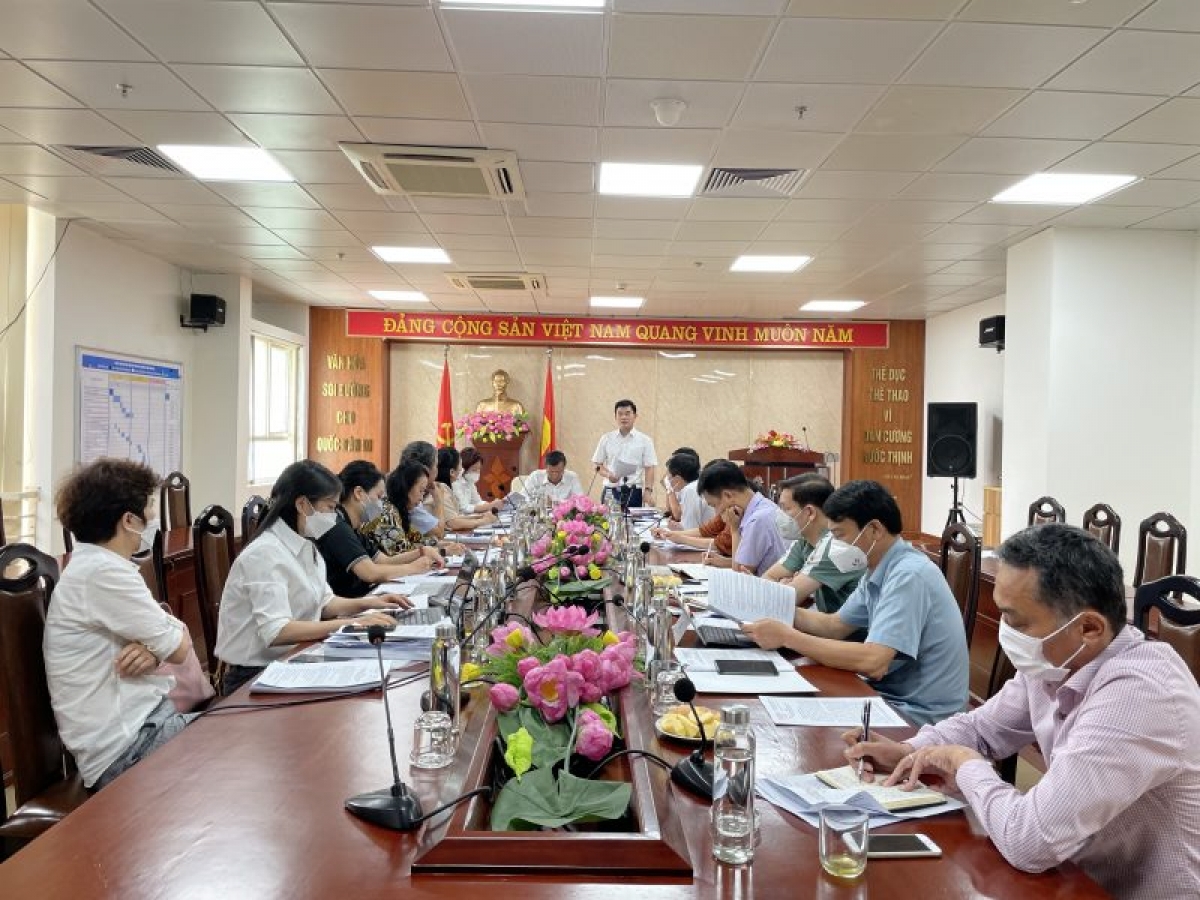 Ban tổ chức môn bóng đá nữ họp tại Cẩm Phả. (Ảnh: VFF)