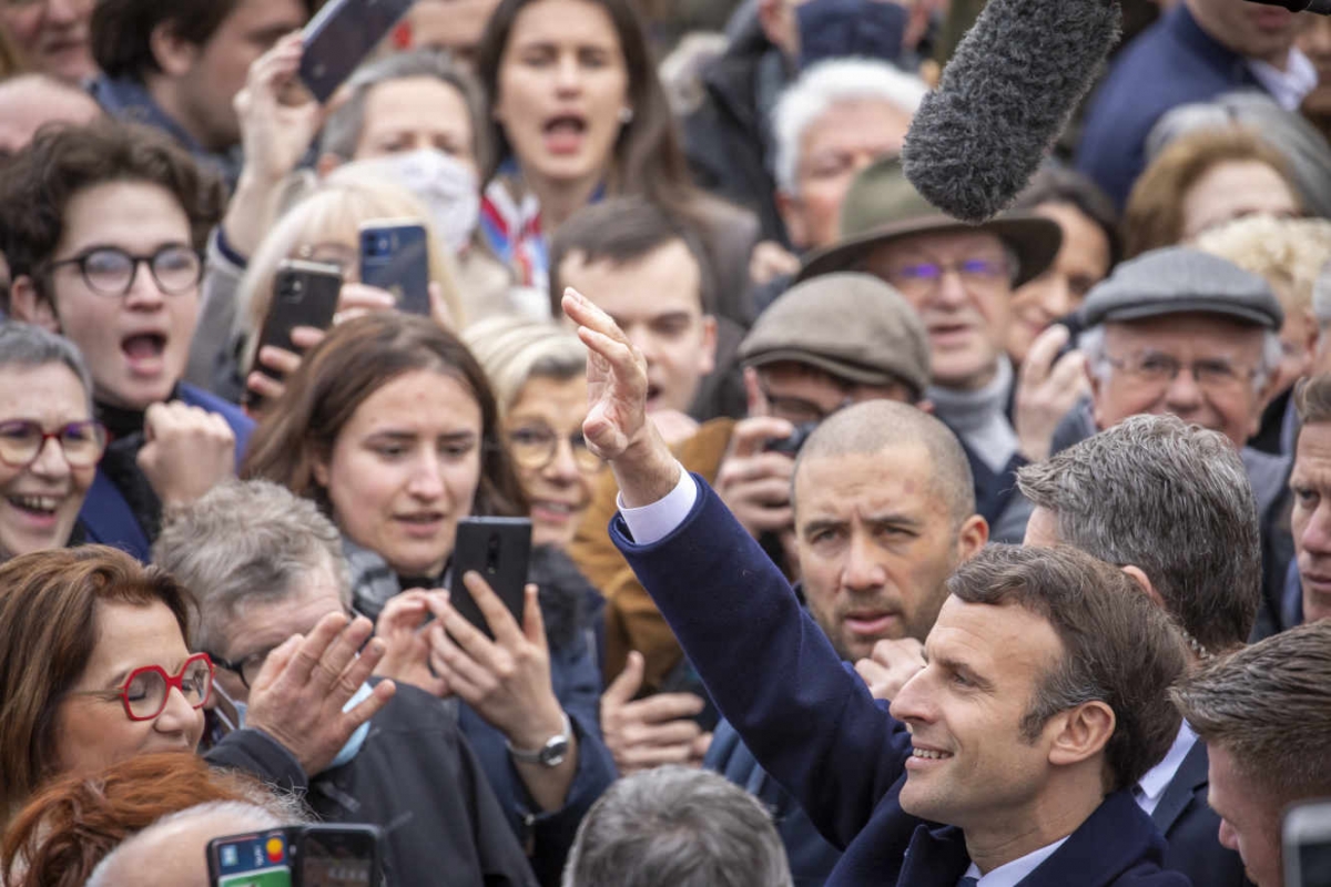 Tổng thống Pháp Macron đi vận động tranh cử ngày 5/4 tại vùng Bretagne.
