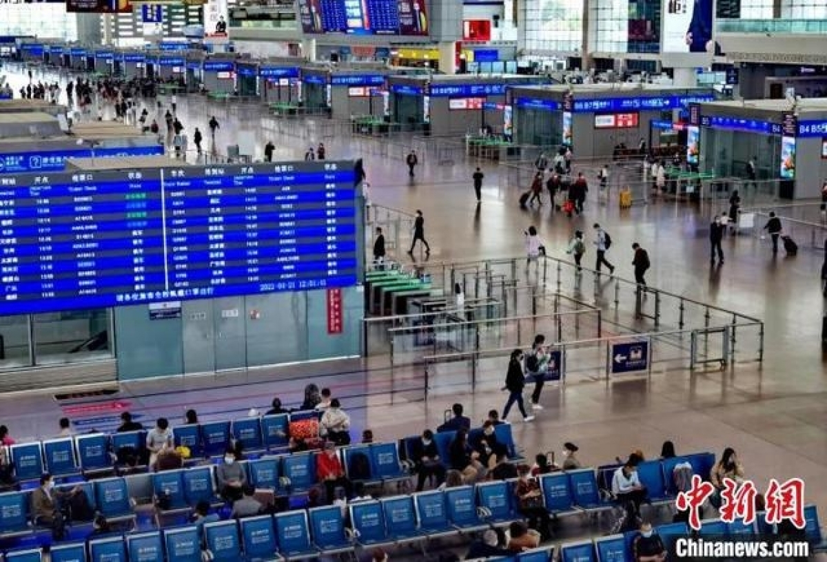 Lượng hành khách đi lại giảm mạnh ở Trung Quốc trong tháng 4/2022 vì dịch bệnh. Ảnh: Chinanews