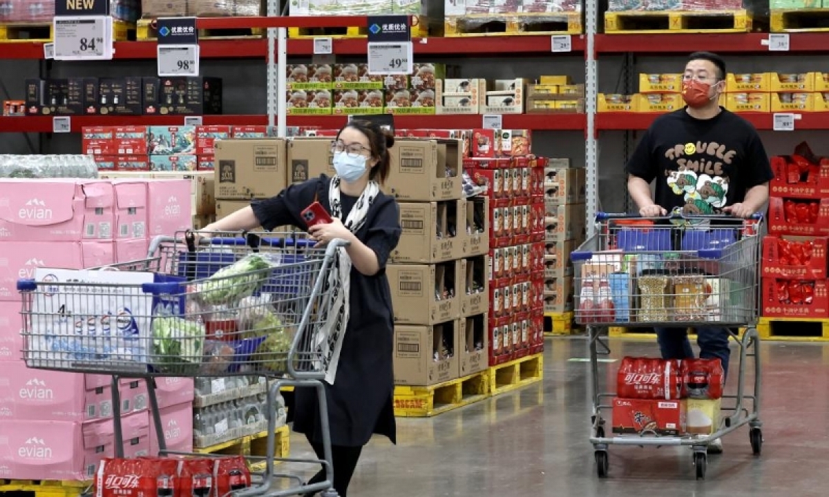 Người dân Thượng Hải đi mua sắm tại một cửa hàng của Sam's Club tại Khu Mới Phố Đông. Ảnh: Tân Hoa xã.