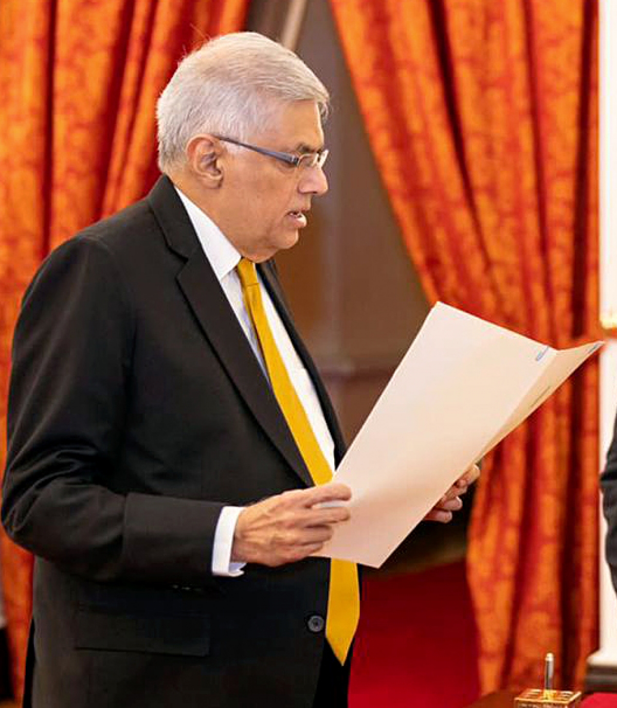 Lãnh đạo Đảng Quốc gia thống nhất Ranil Wickremesinghe tuyên thệ nhậm chức Thủ tướng Sri Lanka, ngày 12/5. (Nguồn: ANI)