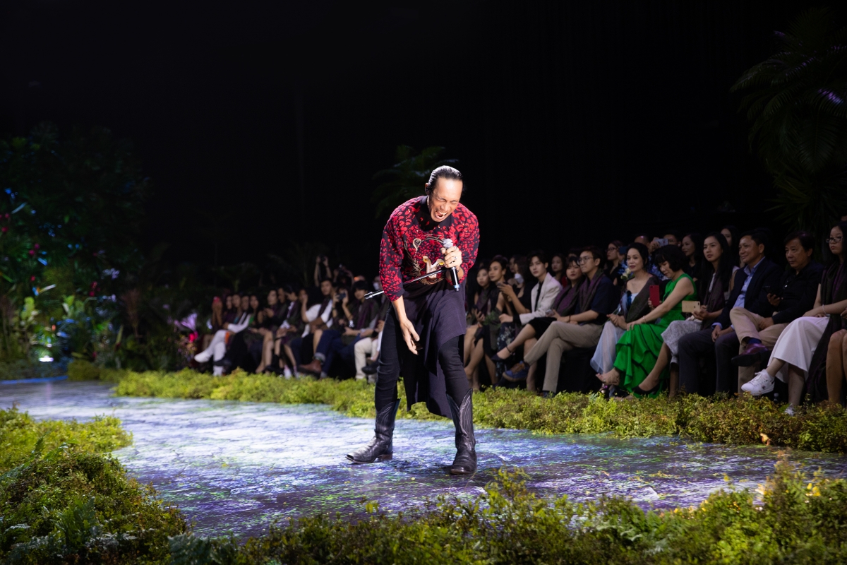 siêu mẫu thanh hằng bất ngờ làm vedette, catwalk giữa rừng hình ảnh 1 sieu mau thanh hang bat ngo lam vedette, catwalk giua rung hinh anh 1