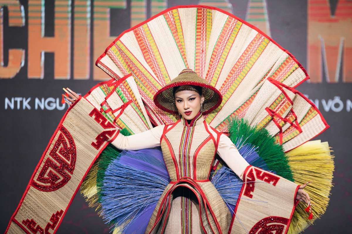  chieu ca mau la trang phuc dan toc dep nhat tai hoa hau hoan vu viet nam 2022 hinh anh 2