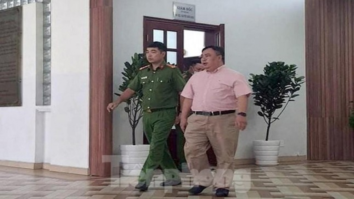 cựu giám đốc bệnh viện mắt tp.hcm và đồng phạm gây thiệt hại hơn 14 tỉ đồng hình ảnh 1 cuu giam doc benh vien mat tp.hcm va dong pham gay thiet hai hon 14 ti dong hinh anh 1
