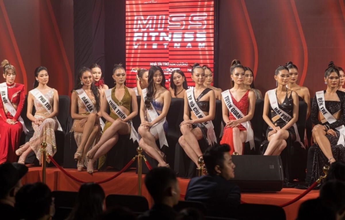  boi thuc thi hoa hau thi sinh xuong cap , vuong mien mat gia hinh anh 3