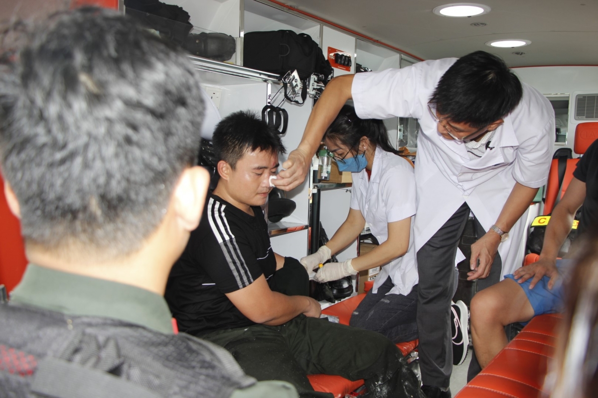 suc khoe 5 chien si cong an bi tan cong o nghe an co ban on dinh hinh anh 2