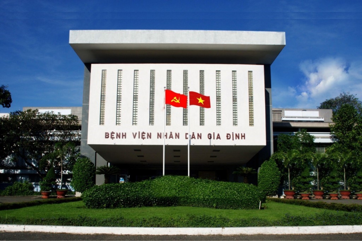 phẫn nỗ trước hành vi thân nhân hăm doạ, bóp cổ nhân viên y tế hình ảnh 1 phan no truoc hanh vi than nhan ham doa, bop co nhan vien y te hinh anh 1