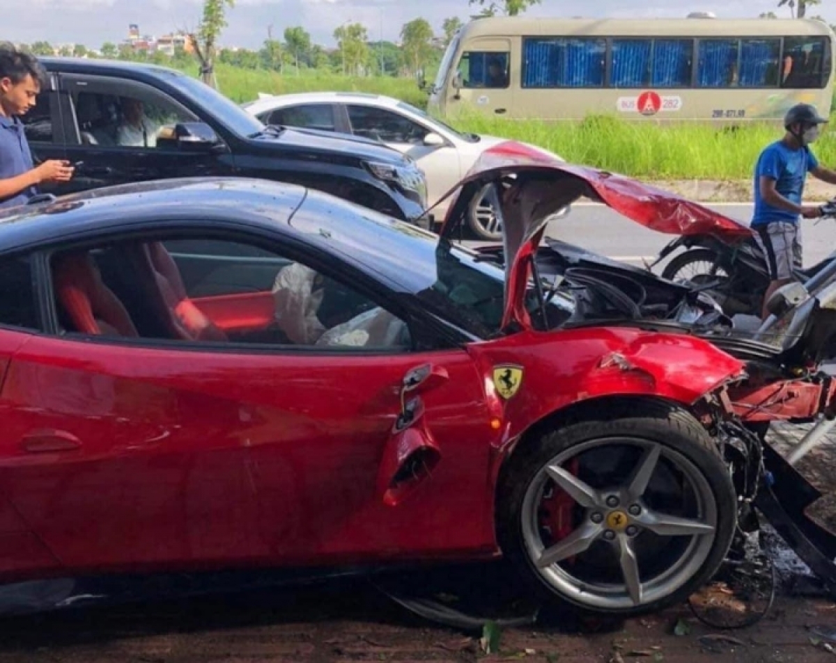 ha noi sieu xe ferrari lao len via he, tong do cay xanh hinh anh 2