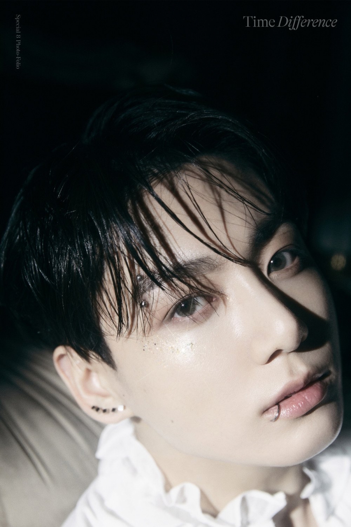 jungkook bts gay bao voi hinh anh ma mi, quyen ru hinh anh 2