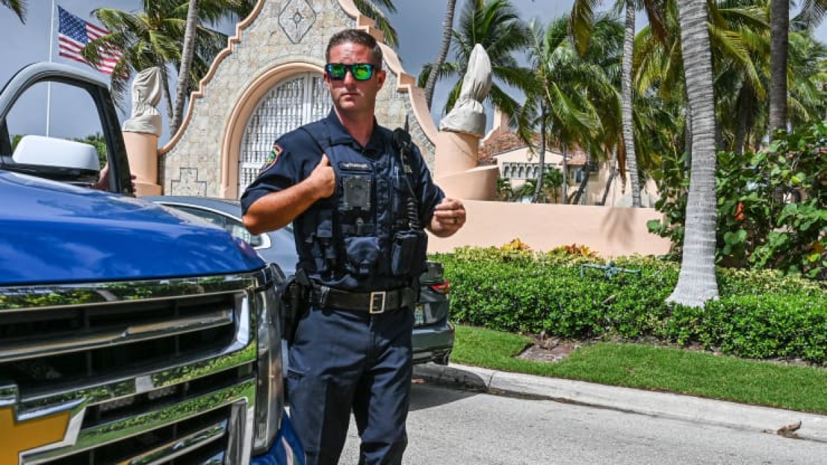 fbi tìm kiếm tài liệu mật liên quan tới vũ khí hạt nhân ở dinh thự của ông trump hình ảnh 1 fbi tim kiem tai lieu mat lien quan toi vu khi hat nhan o dinh thu cua ong trump hinh anh 1