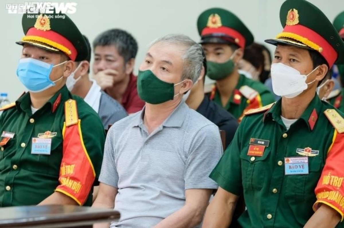 cuu Dai ta bien phong bao ke duong day buon lau xang dau nop don khang cao hinh anh 2