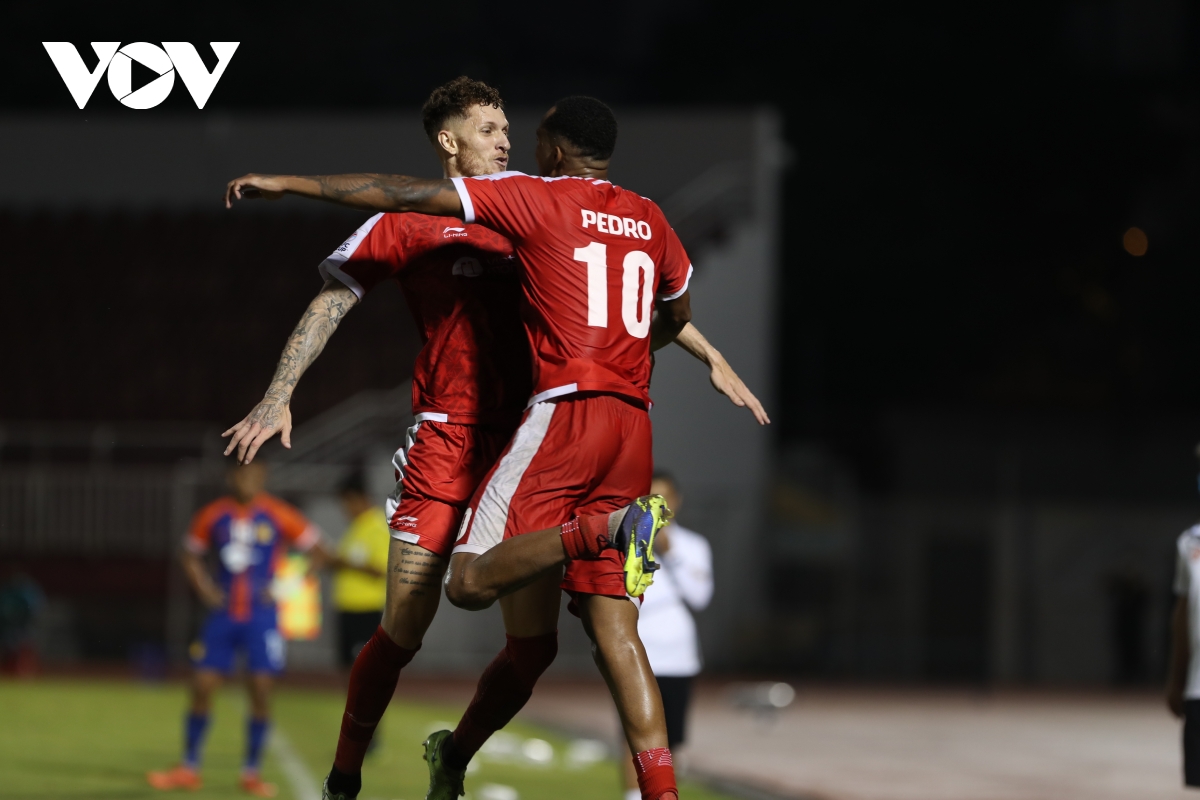 phung phi co hoi, viettel fc that thu truoc ha tinh tren san nha hinh anh 2