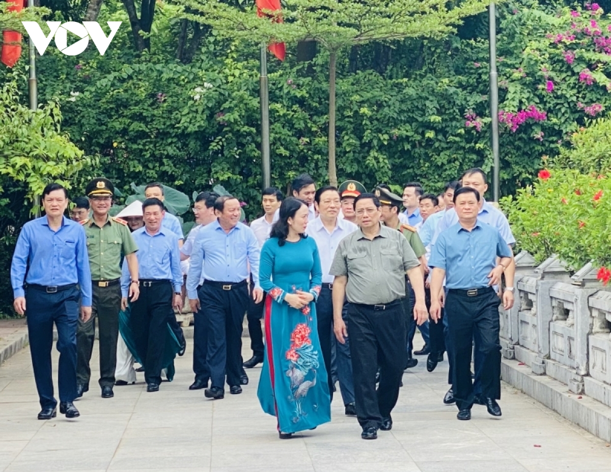 thu tuong pham minh chinh dang huong, dang hoa tuong niem chu tich ho chi minh hinh anh 4