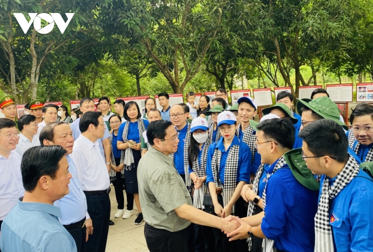 thu tuong pham minh chinh dang huong, dang hoa tuong niem chu tich ho chi minh hinh anh 5