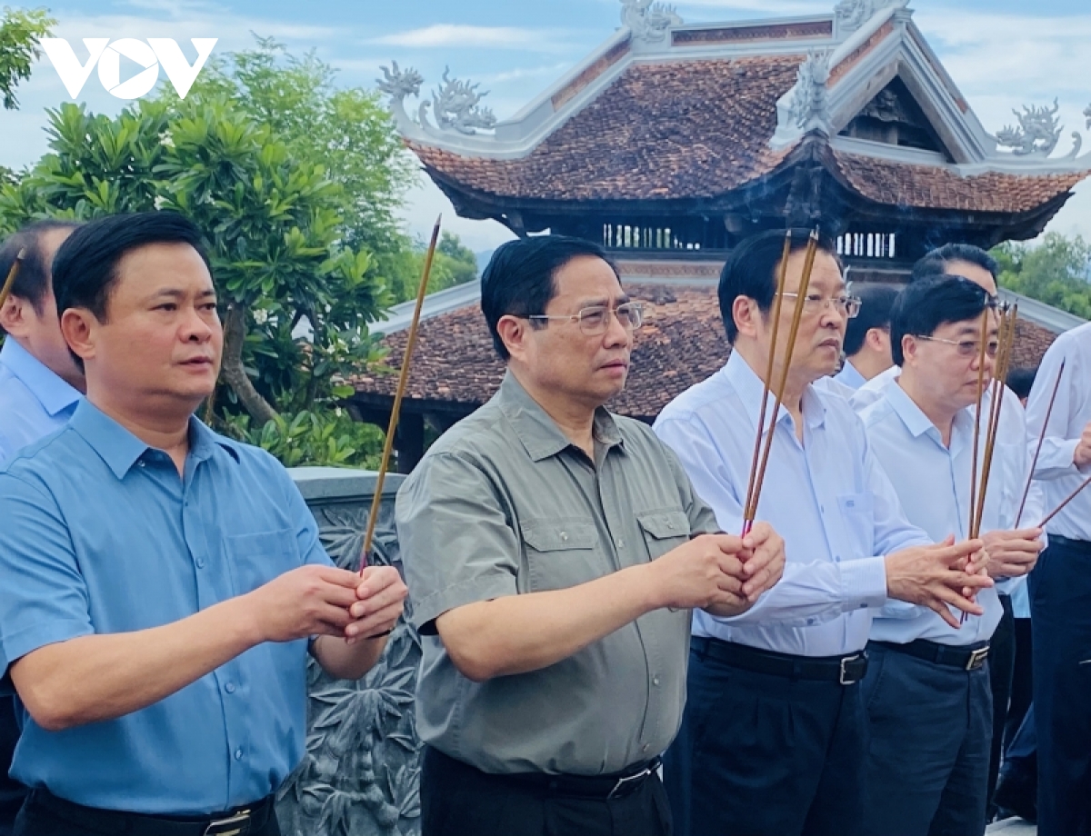 thu tuong pham minh chinh dang huong, dang hoa tuong niem chu tich ho chi minh hinh anh 6