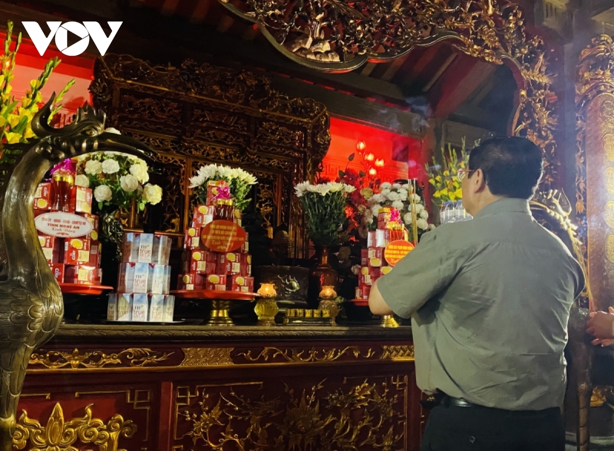 thu tuong pham minh chinh dang huong, dang hoa tuong niem chu tich ho chi minh hinh anh 7