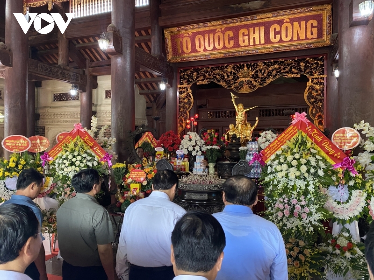 thu tuong pham minh chinh dang huong, dang hoa tuong niem chu tich ho chi minh hinh anh 8