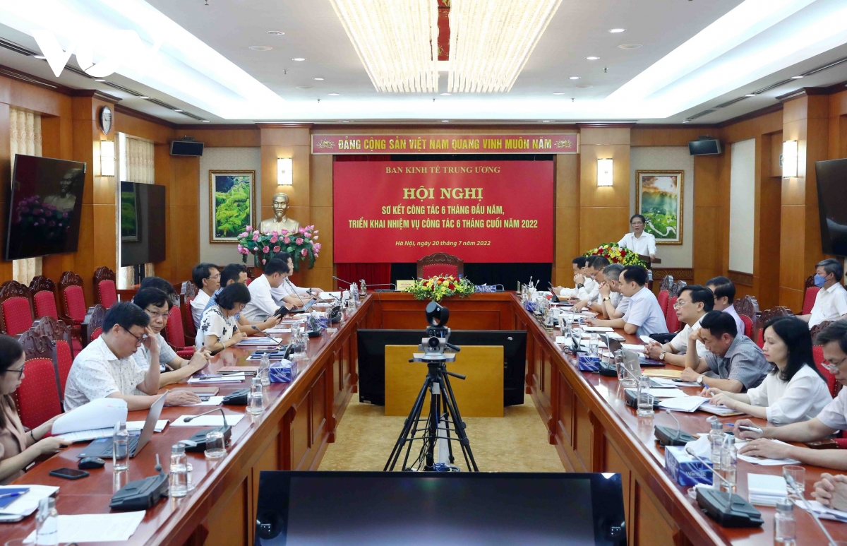 truong ban kinh te trung uong nang cao hon nua nang luc cua can bo hinh anh 1